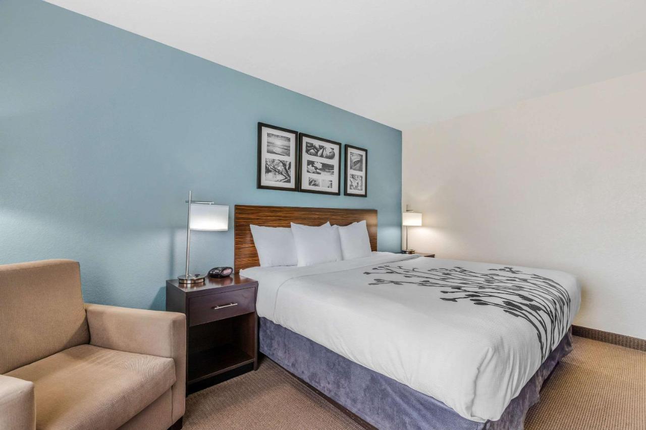 King Room - Non-Smoking at Sleep Inn & Suites Ames near ISU Campus
