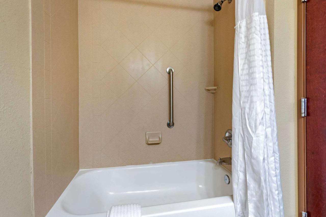 King Suite - Non-Smoking at Comfort Inn & Suites Muncie Near University