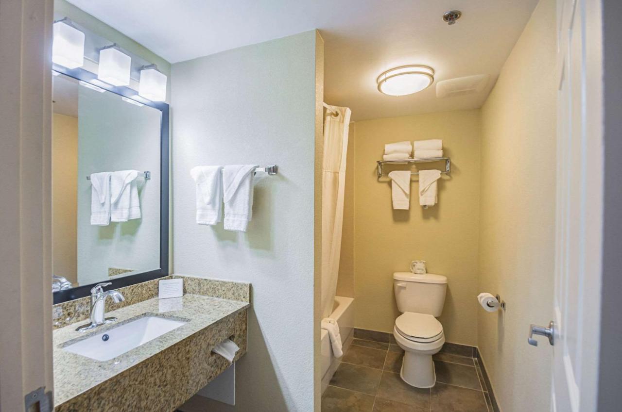 King Room - Non-Smoking at Quality Inn & Suites Hagerstown