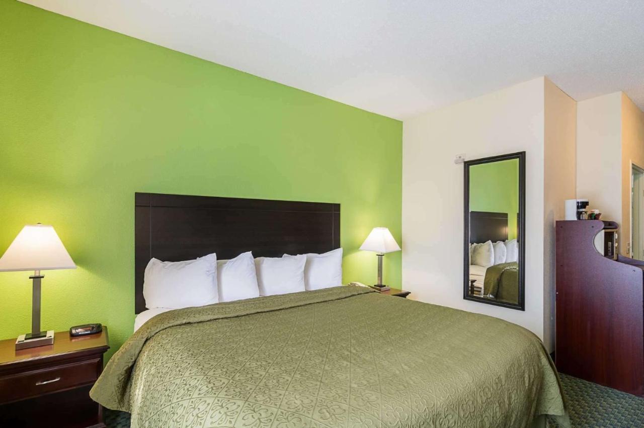 King Suite - Disability Access at Quality Inn & Suites near I-80 and I-294