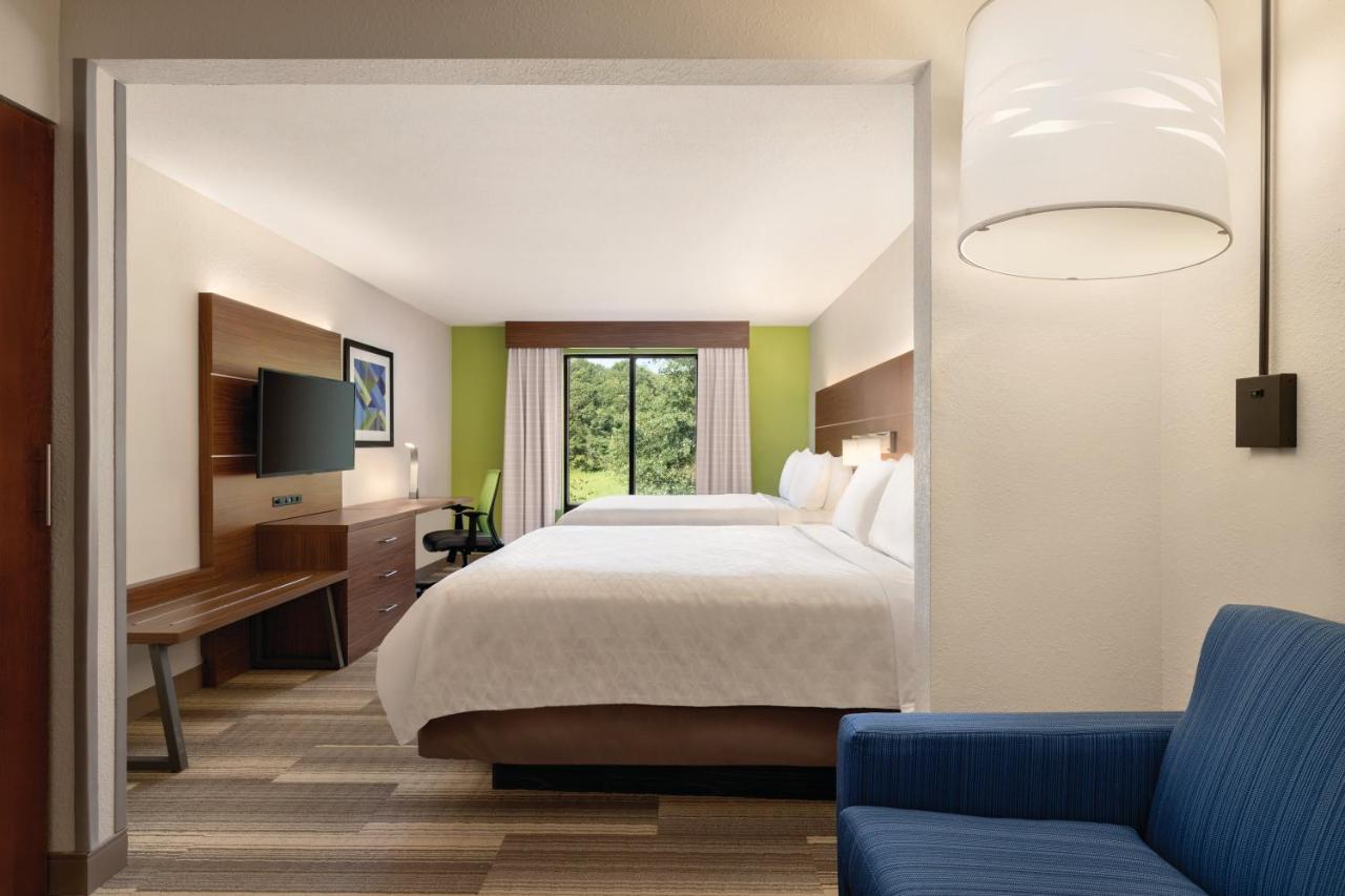 Queen Suite with Two Queen Beds - Non-Smoking at Holiday Inn Express Hotel & Suites Lavonia by IHG