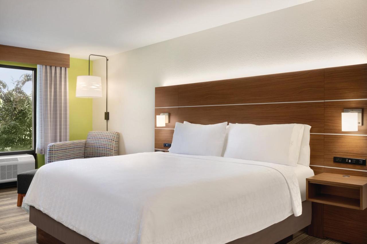 King Room - Disability Access/Non-Smoking at Holiday Inn Express Hotel & Suites Lavonia by IHG