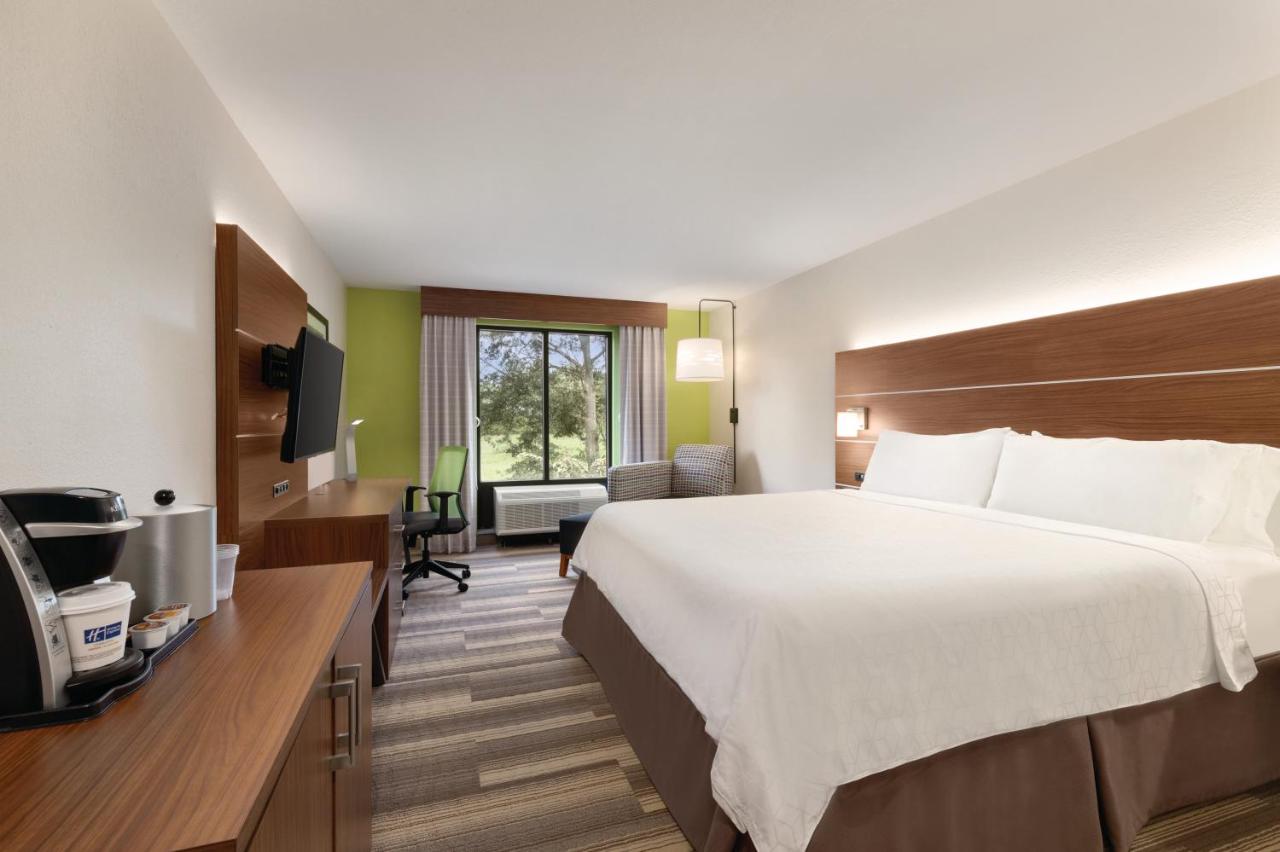 King Room - Disability Access/Non-Smoking at Holiday Inn Express Hotel & Suites Lavonia by IHG