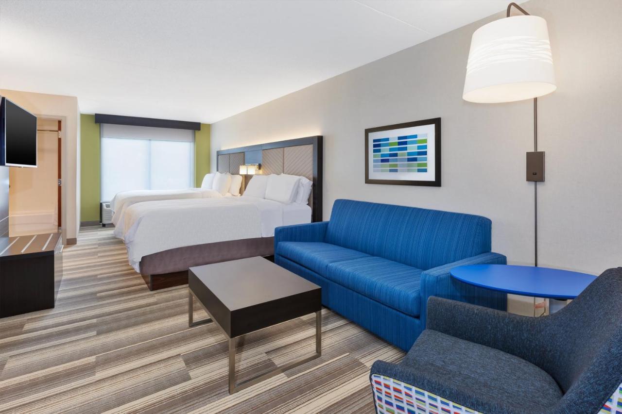 Queen Suite - Non-Smoking at Holiday Inn Express & Suites Blacksburg - University Area by IHG