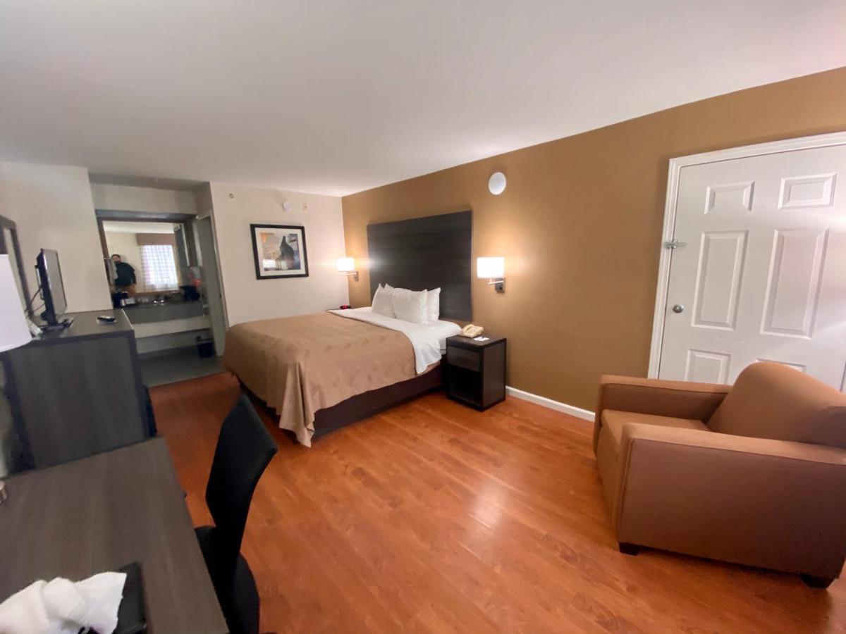 King Room - Non-Smoking at Quality Inn Branson - Hwy 76 Central