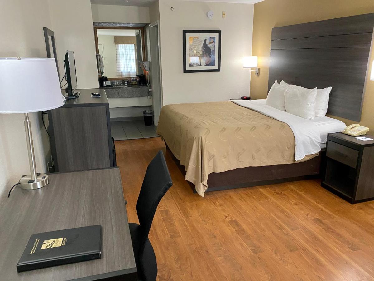 King Room - Non-Smoking at Quality Inn Branson - Hwy 76 Central
