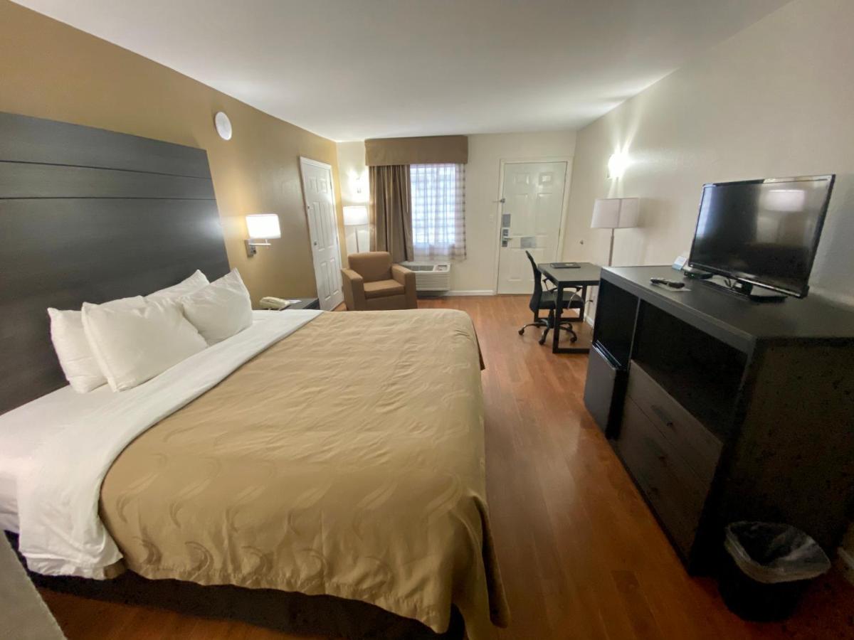 King Room - Non-Smoking at Quality Inn Branson - Hwy 76 Central