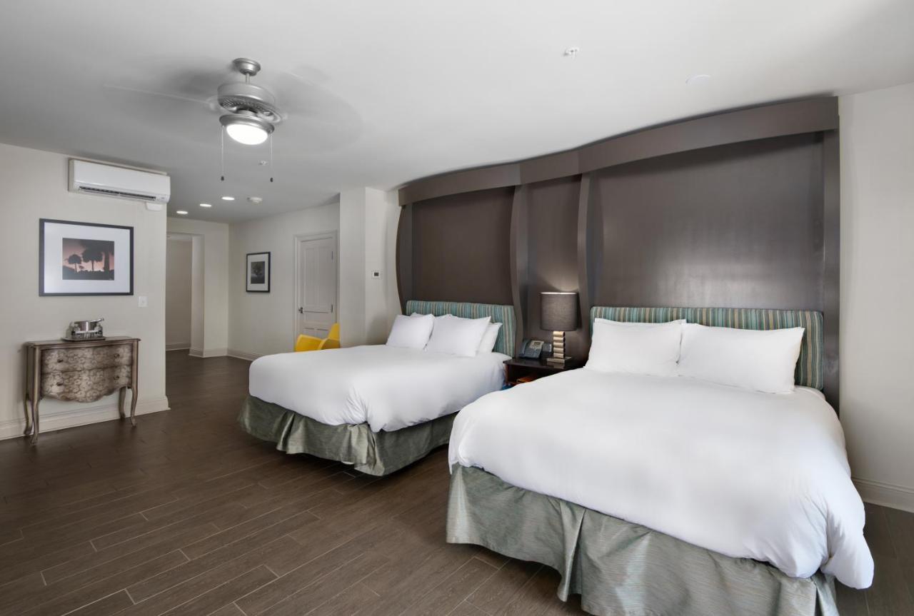 Queen Room with Two Queen Beds Ocean Front - Non-Smoking at White House Hotel