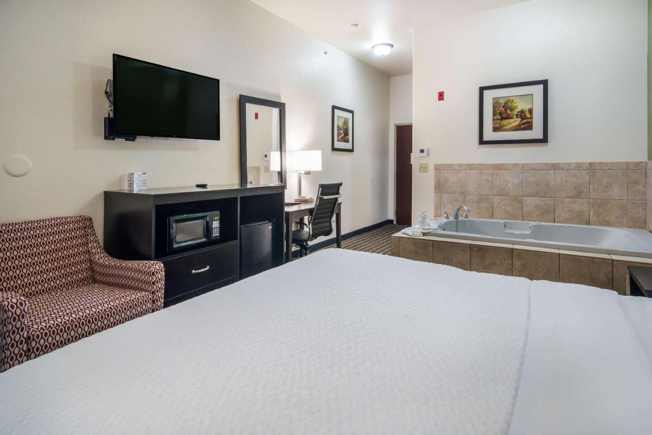 King Suite with Whirlpool - Non-Smoking at Clarion Inn & Suites Weatherford South