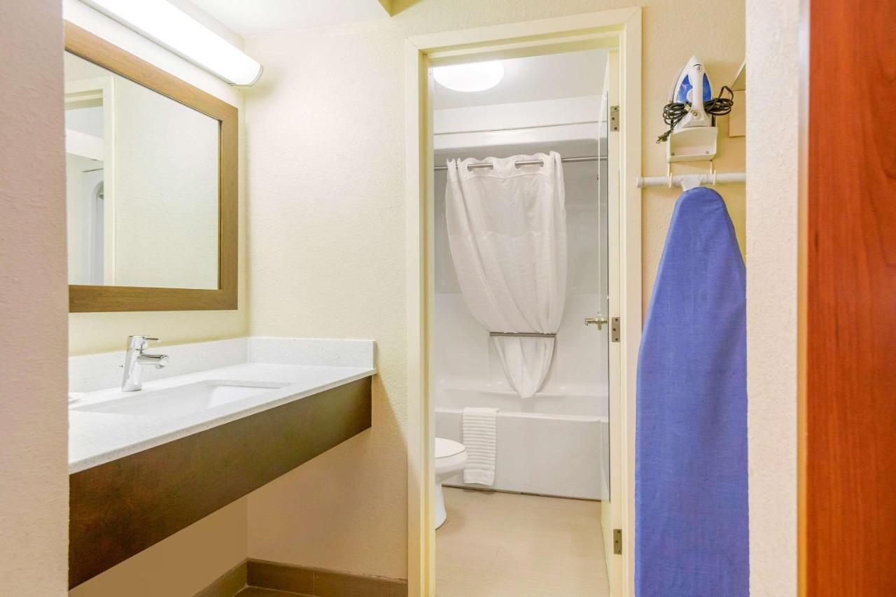 King Room - Non-Smoking at Quality Inn & Suites Olde Town