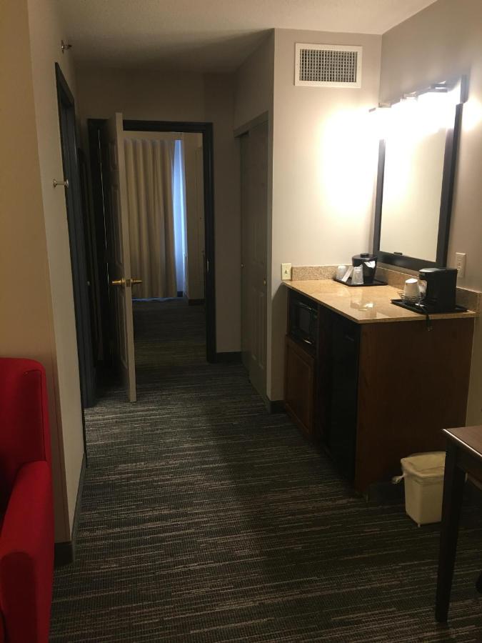 One-Bedroom King Suite - Disability Access at Country Inn & Suites by Radisson, Grand Rapids East, MI