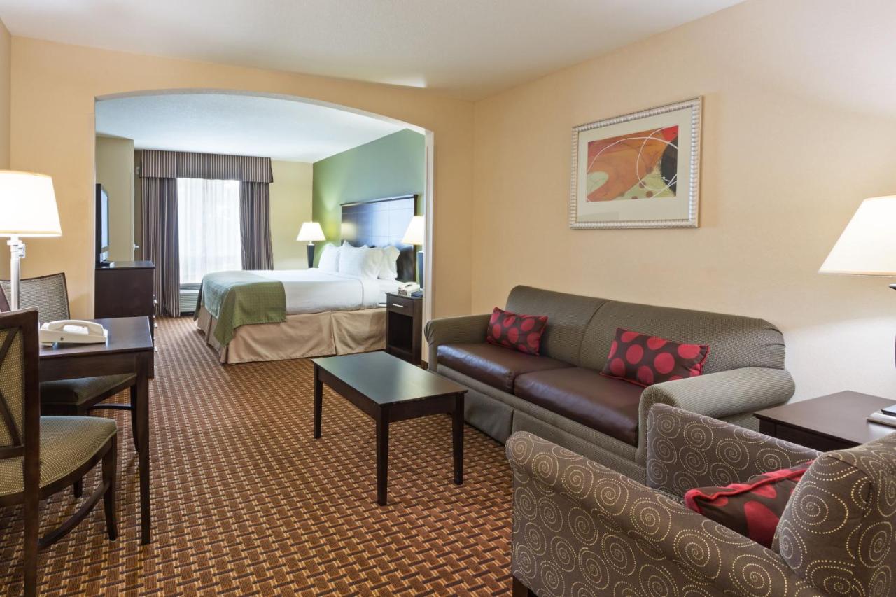 King Suite - Mobility Access Roll in Shower/Non-Smoking at Holiday Inn Daytona Beach LPGA Boulevard by IHG