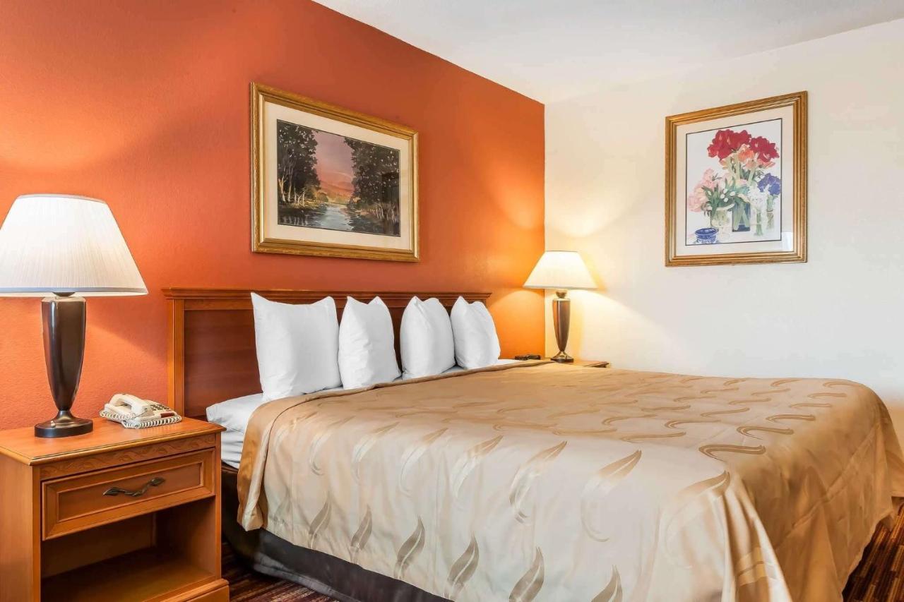 King Room - Smoking at Quality Inn