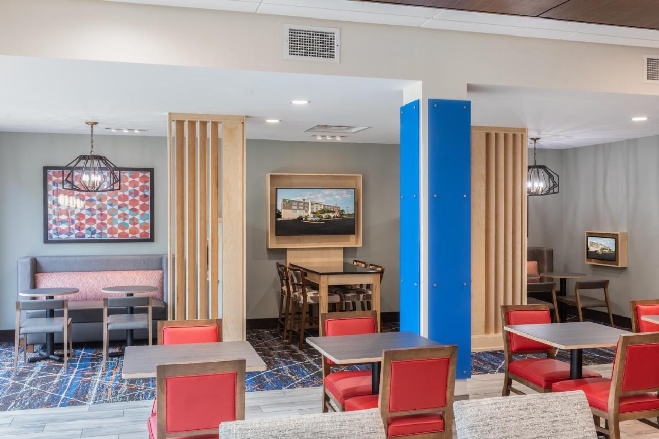  | Holiday Inn Express & Suites Greenville S- Piedmont