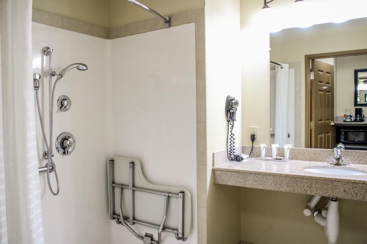 King Studio with Roll in Shower / Non-Smoking at Country Inn & Suites by Radisson, Richmond West at I-64, VA