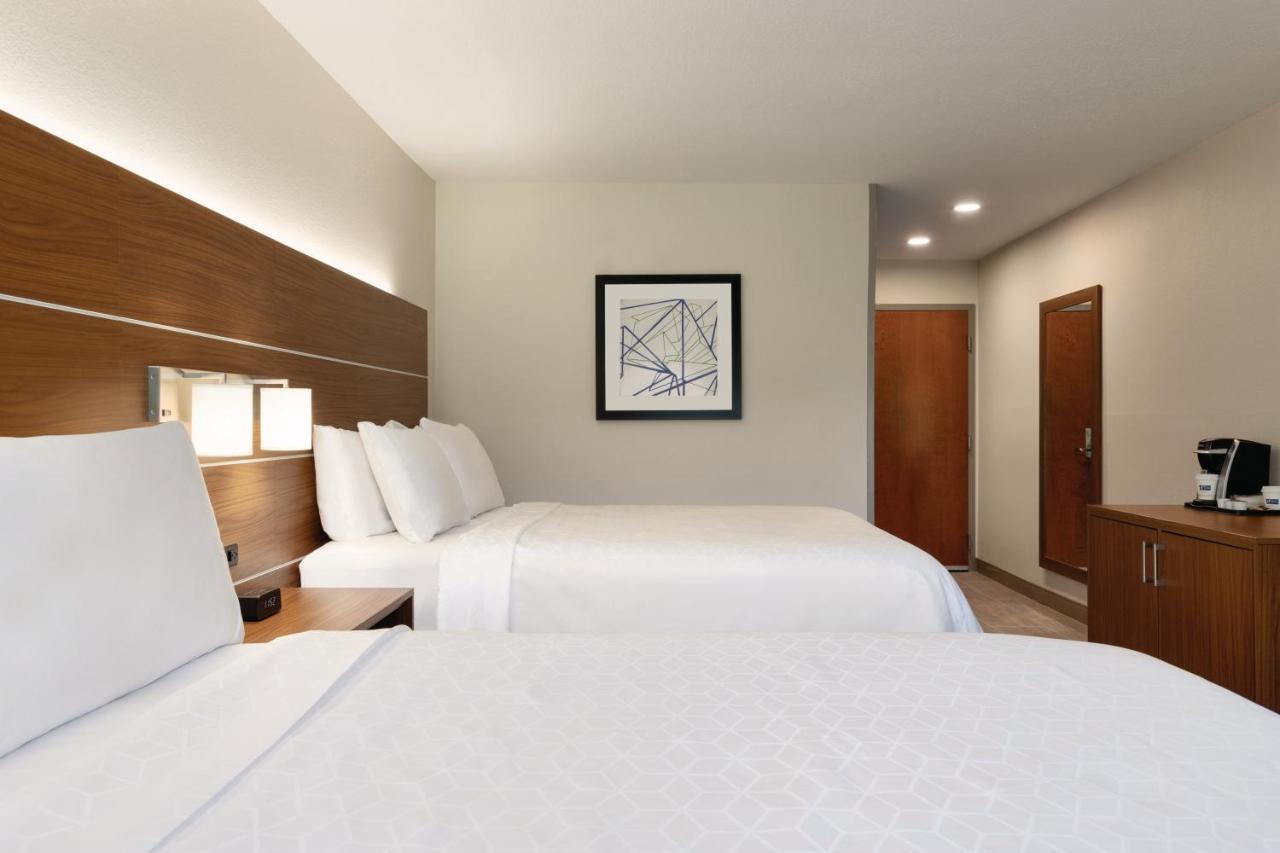 Queen Room with Two Queen Beds - Non-Smoking at Holiday Inn Express Hotel & Suites Lavonia by IHG