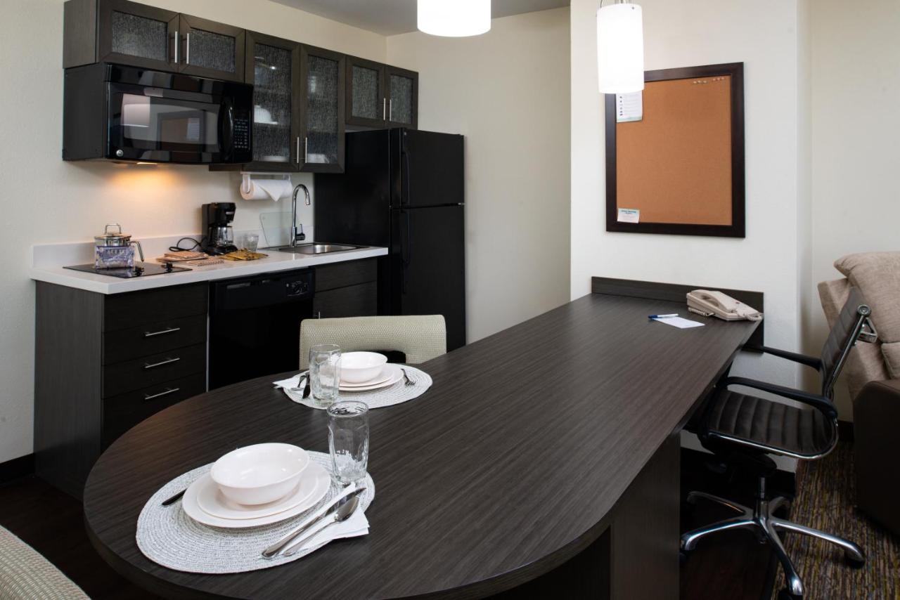 One-Bedroom Queen Suite - Disability Access/Non-Smoking at Candlewood Suites Olathe by IHG