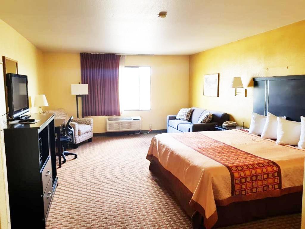 King Suite - Non-Smoking at Rodeway Inn & Suites Blanding