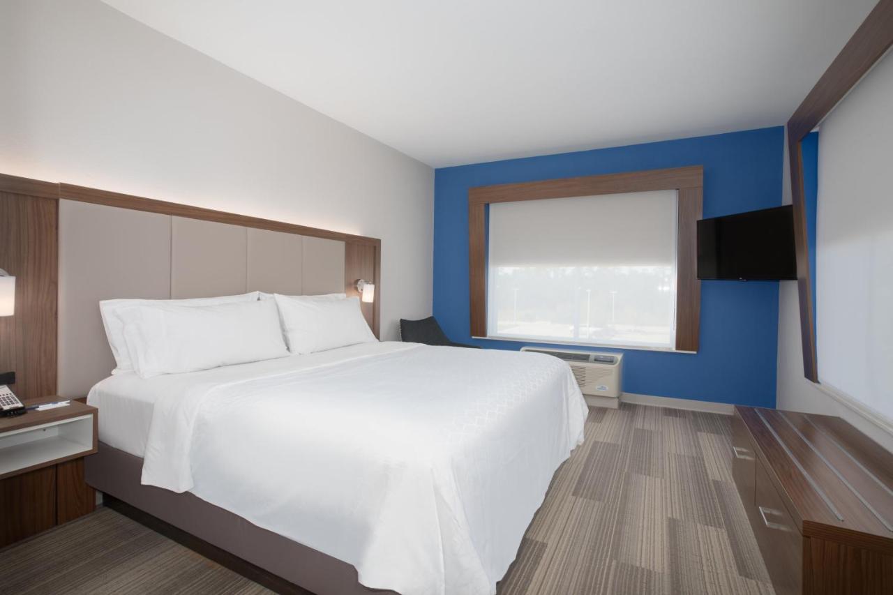 One-Bedroom Suite at Holiday Inn Express Slidell by IHG