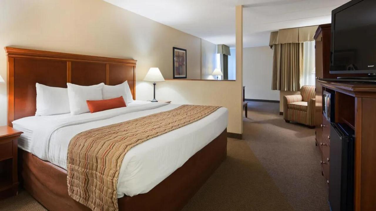 Junior Suite with Sofa Bed - Upper Floor/Non-Smoking at Best Western Plus La Porte Hotel & Conference Center