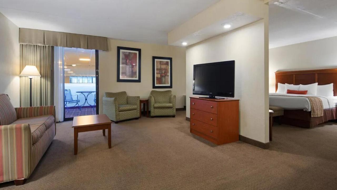 Junior Suite with Sofa Bed - Upper Floor/Non-Smoking at Best Western Plus La Porte Hotel & Conference Center