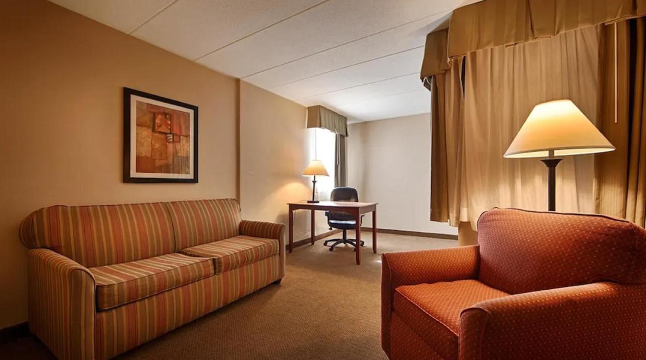 Junior Suite with Sofa Bed - Upper Floor/Non-Smoking at Best Western Plus La Porte Hotel & Conference Center