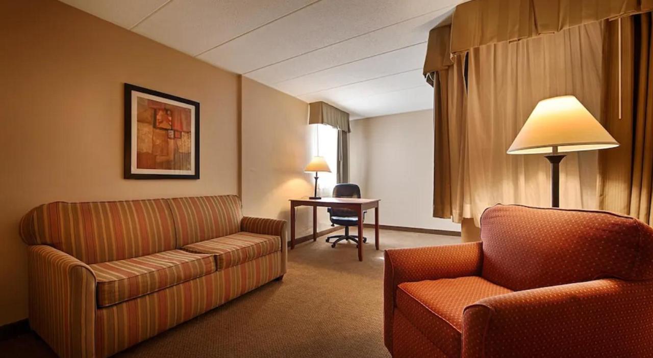 Junior Suite with Sofa Bed - Upper Floor/Non-Smoking at Best Western Plus La Porte Hotel & Conference Center