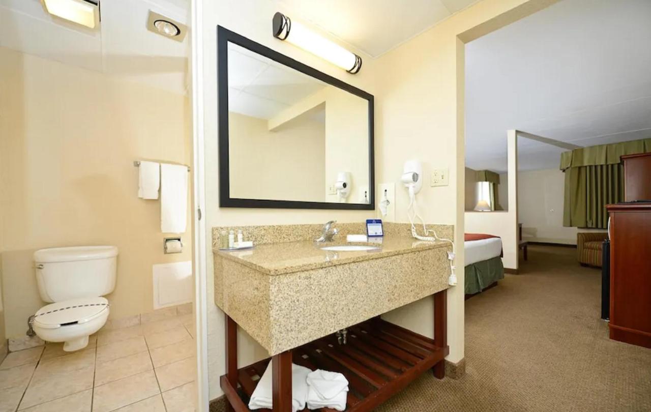 Junior Suite with Sofa Bed - Upper Floor/Non-Smoking at Best Western Plus La Porte Hotel & Conference Center