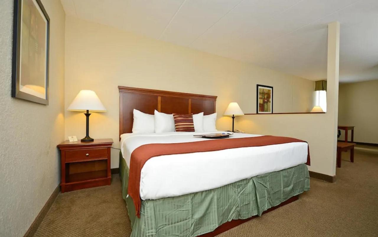 Junior Suite with Sofa Bed - Upper Floor/Non-Smoking at Best Western Plus La Porte Hotel & Conference Center