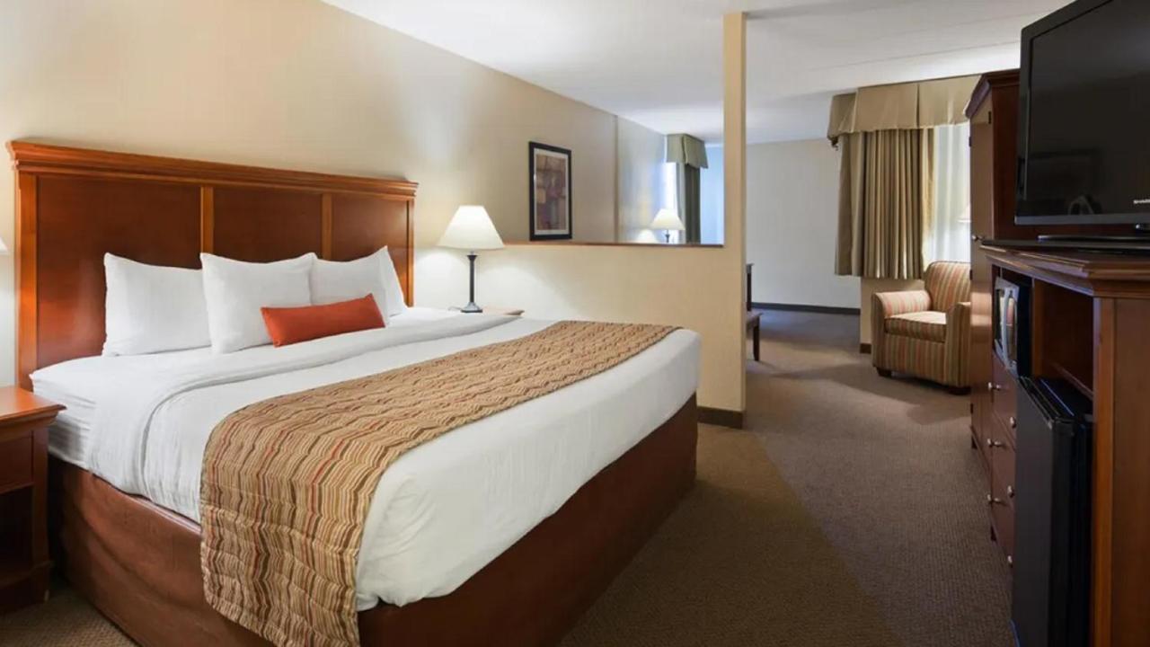 Junior Suite with Sofa Bed - Upper Floor/Non-Smoking at Best Western Plus La Porte Hotel & Conference Center