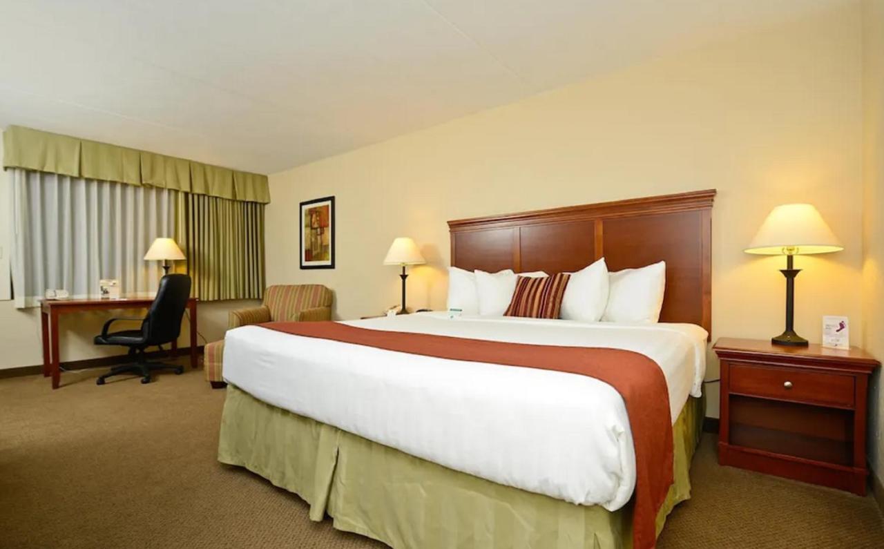 Junior Suite with Sofa Bed - Upper Floor/Non-Smoking at Best Western Plus La Porte Hotel & Conference Center