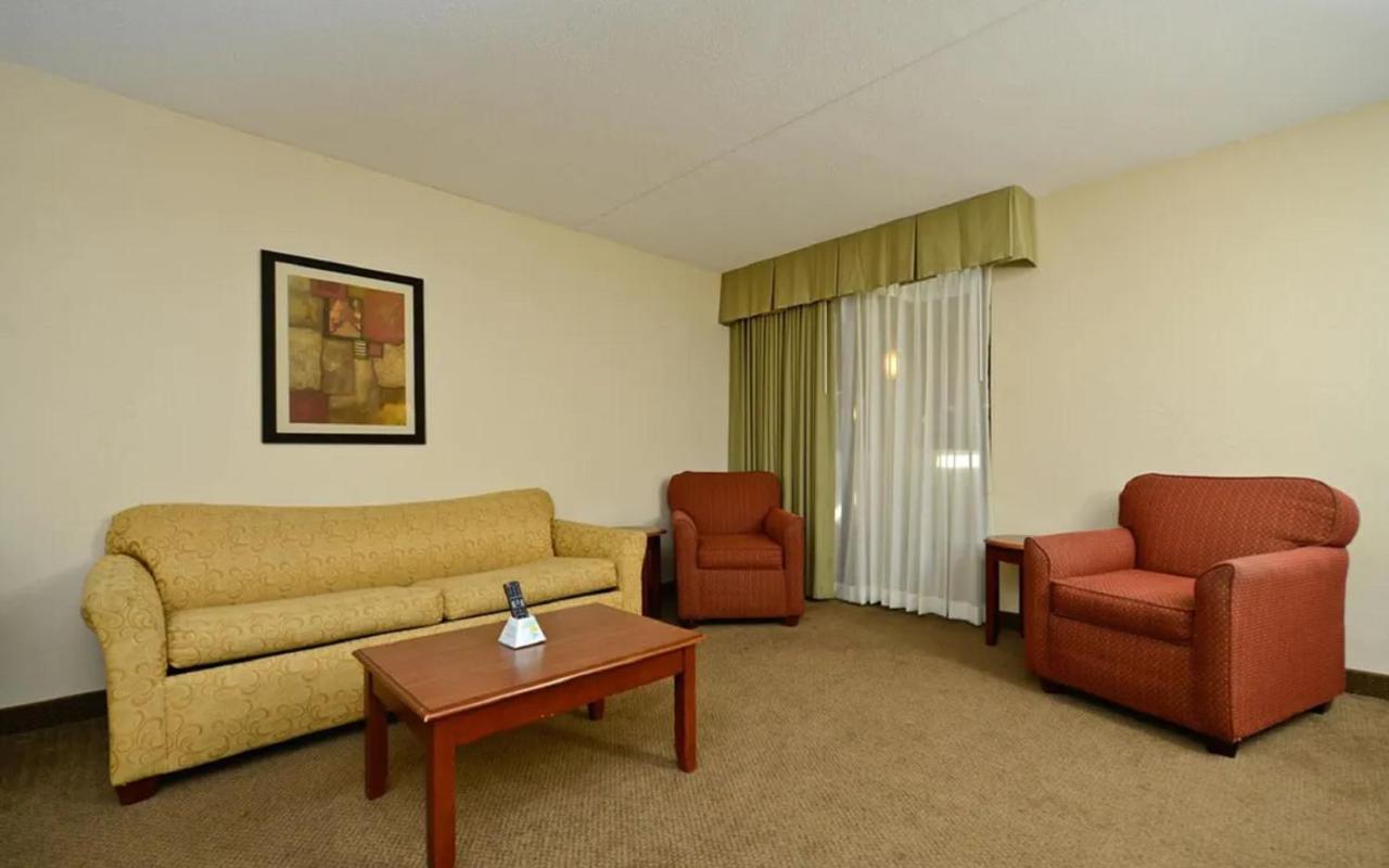 Junior Suite with Sofa Bed - Upper Floor/Non-Smoking at Best Western Plus La Porte Hotel & Conference Center