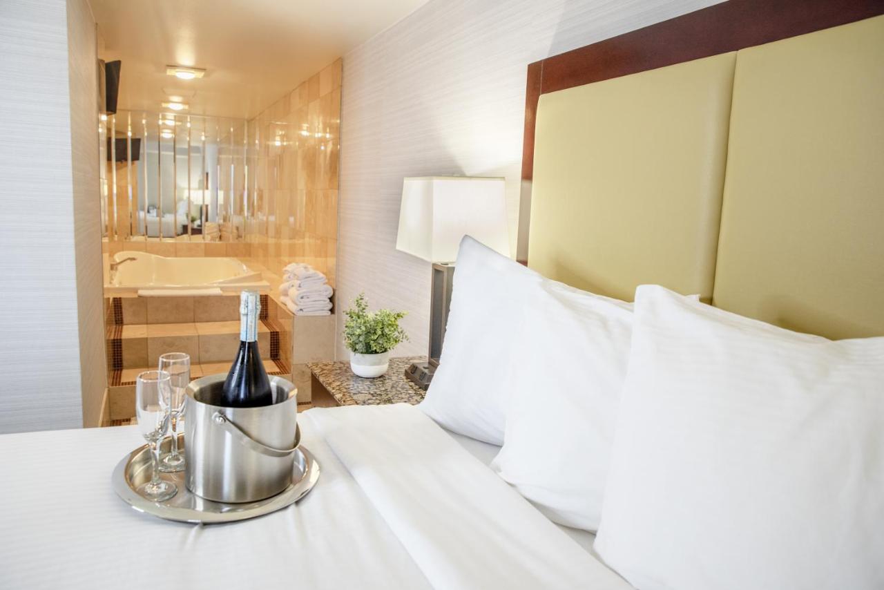 Deluxe King Room with Whirlpool at The Madison Concourse Hotel and Governor's Club