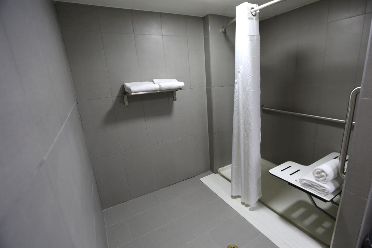 King Room - Mobility Access/Roll in Shower - Non-Smoking at Holiday Inn Chicago O'Hare Area by IHG