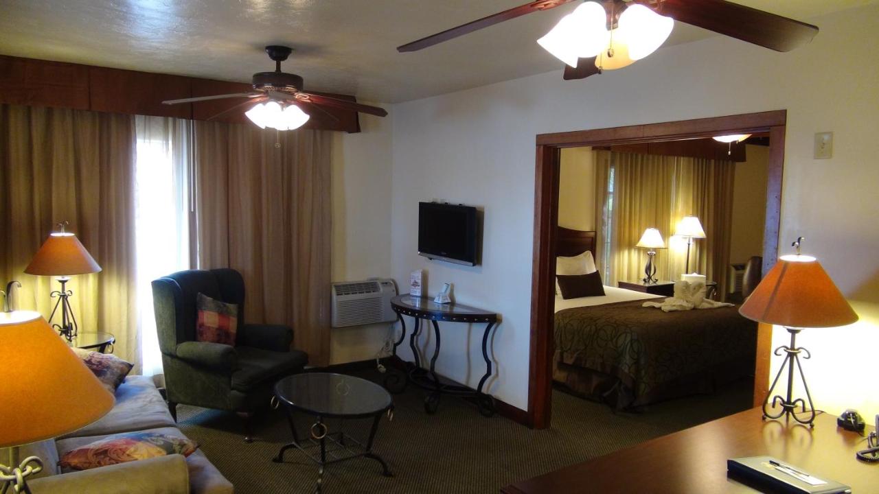 Apartment (3-4 Adults) at Historic Coronado Motor Hotel by OYO