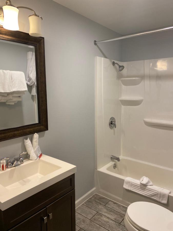 Deluxe Queen Room with Two Queen Beds - Non-Smoking at Econo Lodge At The Falls North