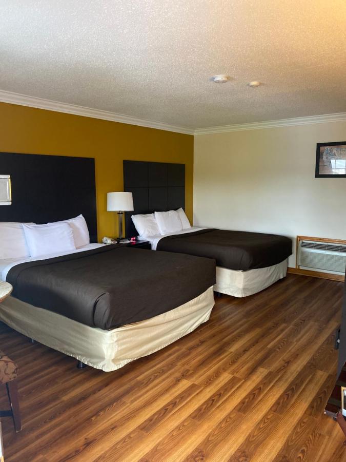 Standard Double Room with 2 Double Beds - Non-Smoking at Econo Lodge At The Falls North