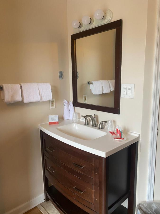 Standard King Room - Non-Smoking at Econo Lodge At The Falls North