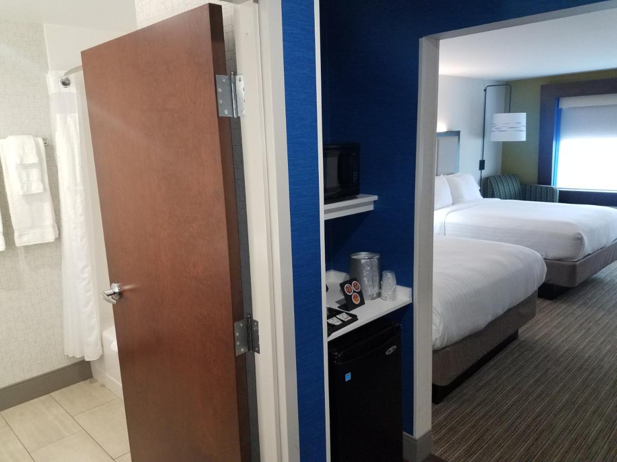 Queen Room with Two Queen Beds at Holiday Inn Express & Suites Milledgeville by IHG