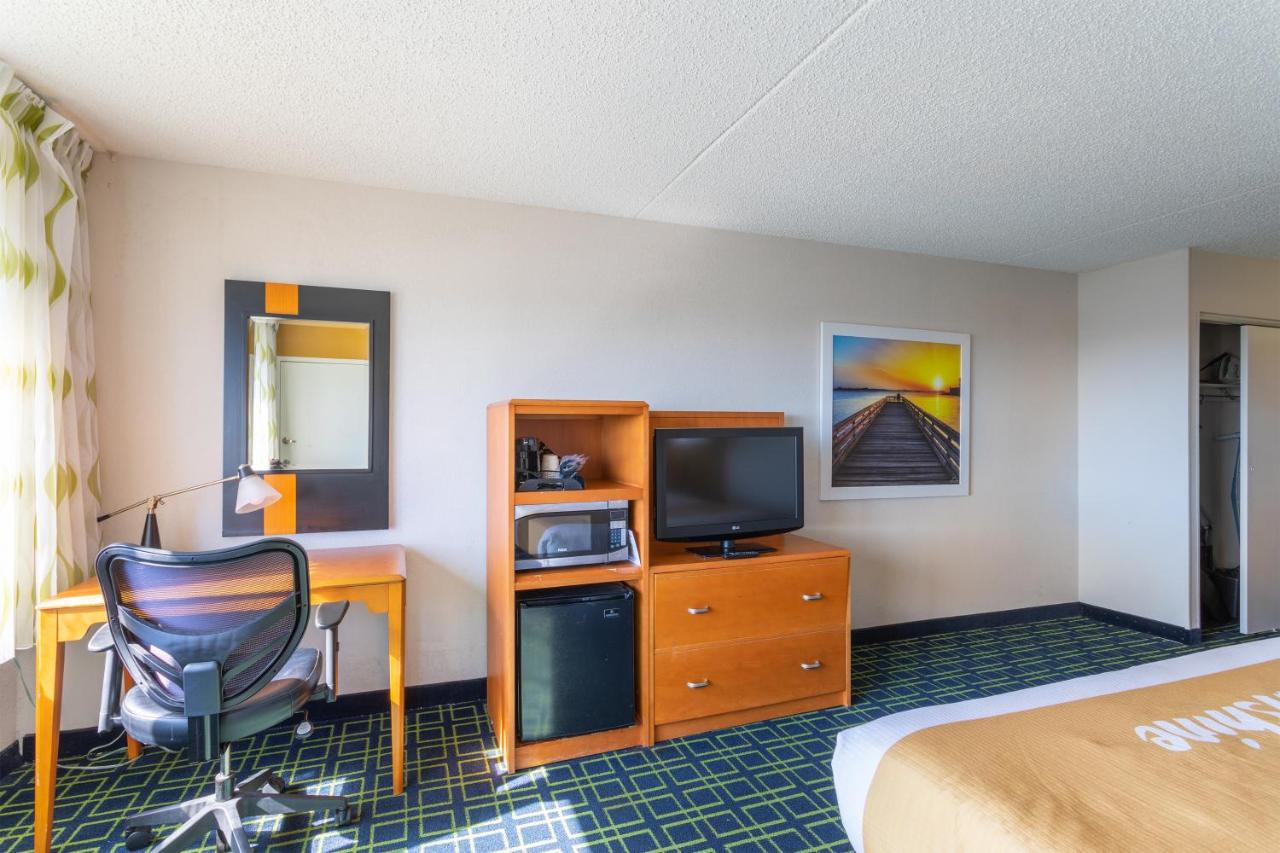 King Room - Non-Smoking at Days Inn by Wyndham Absecon Atlantic City Area