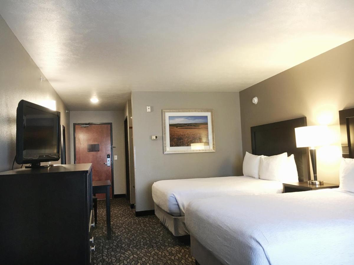 Queen Room with Two Queen Beds at Best Western Wheatland Inn