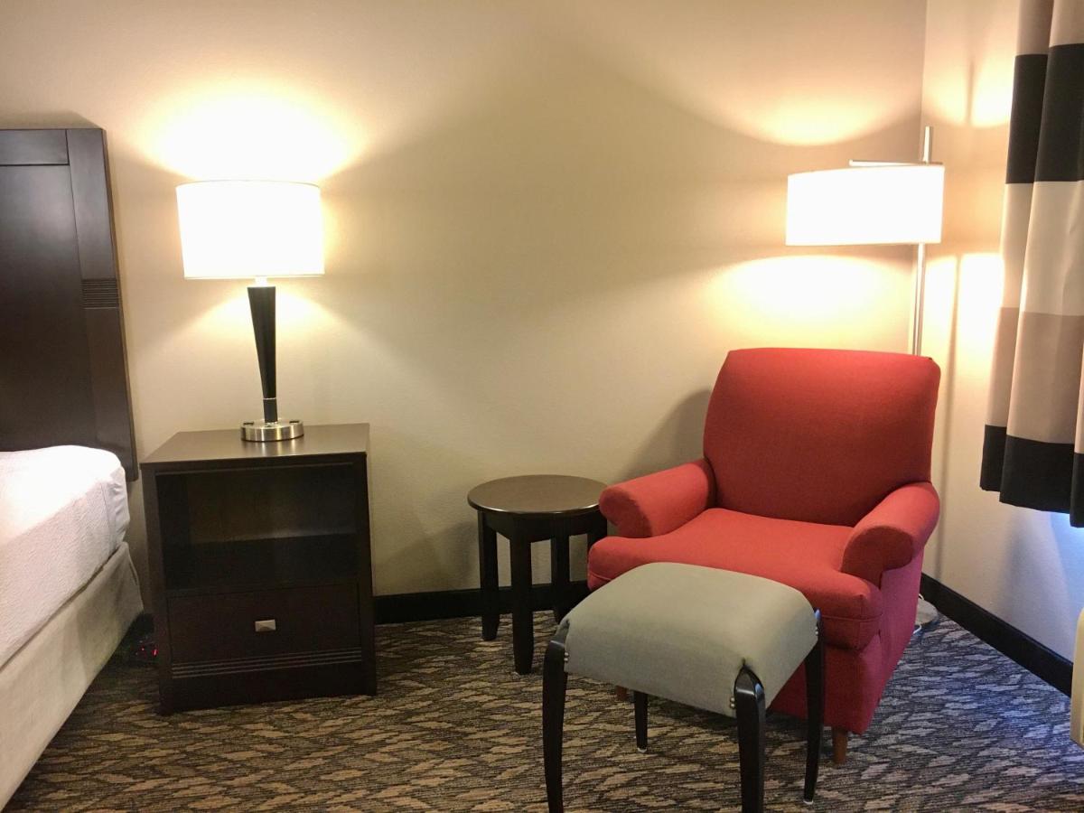 King Room at Best Western Wheatland Inn
