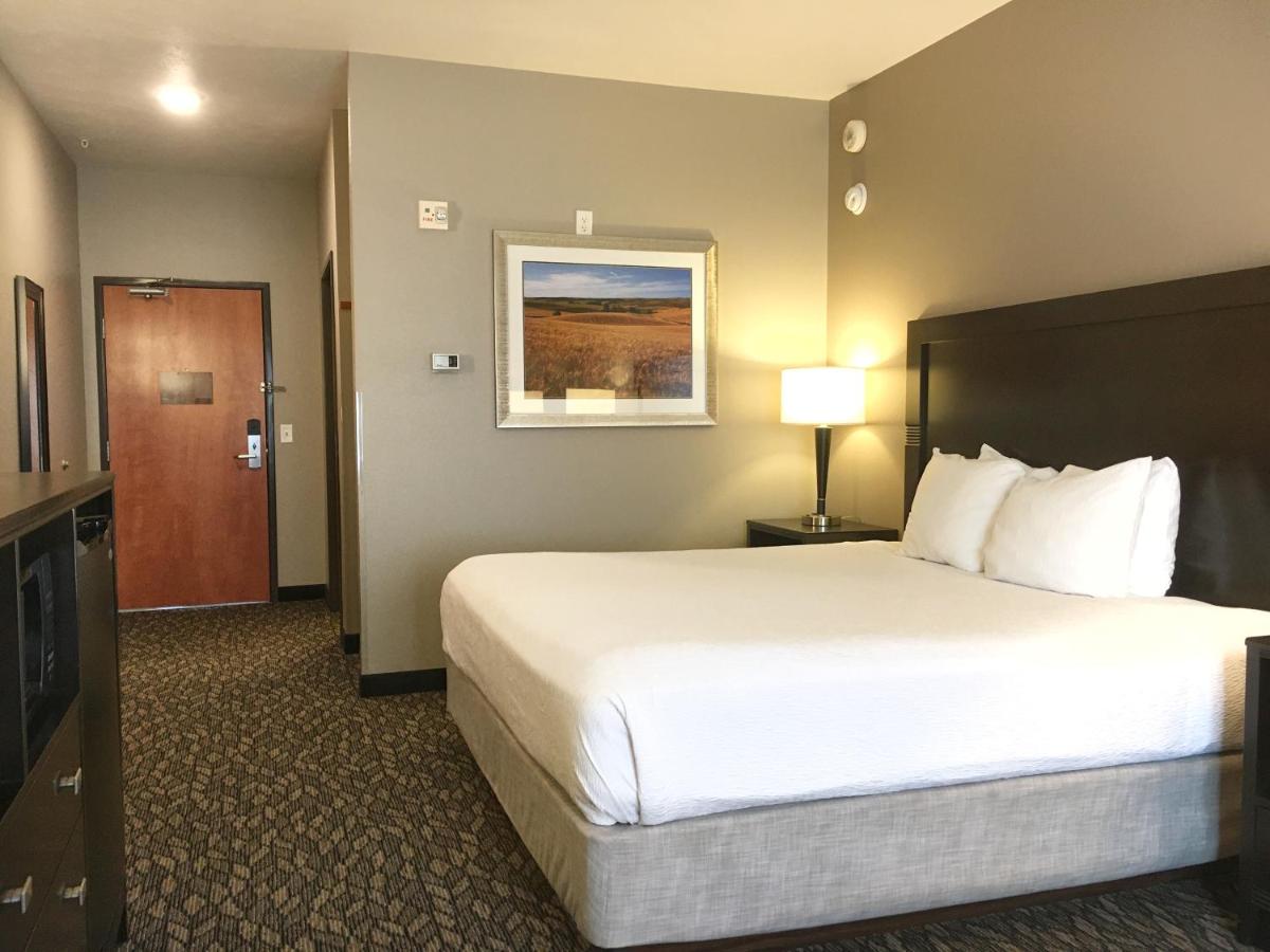 King Room at Best Western Wheatland Inn