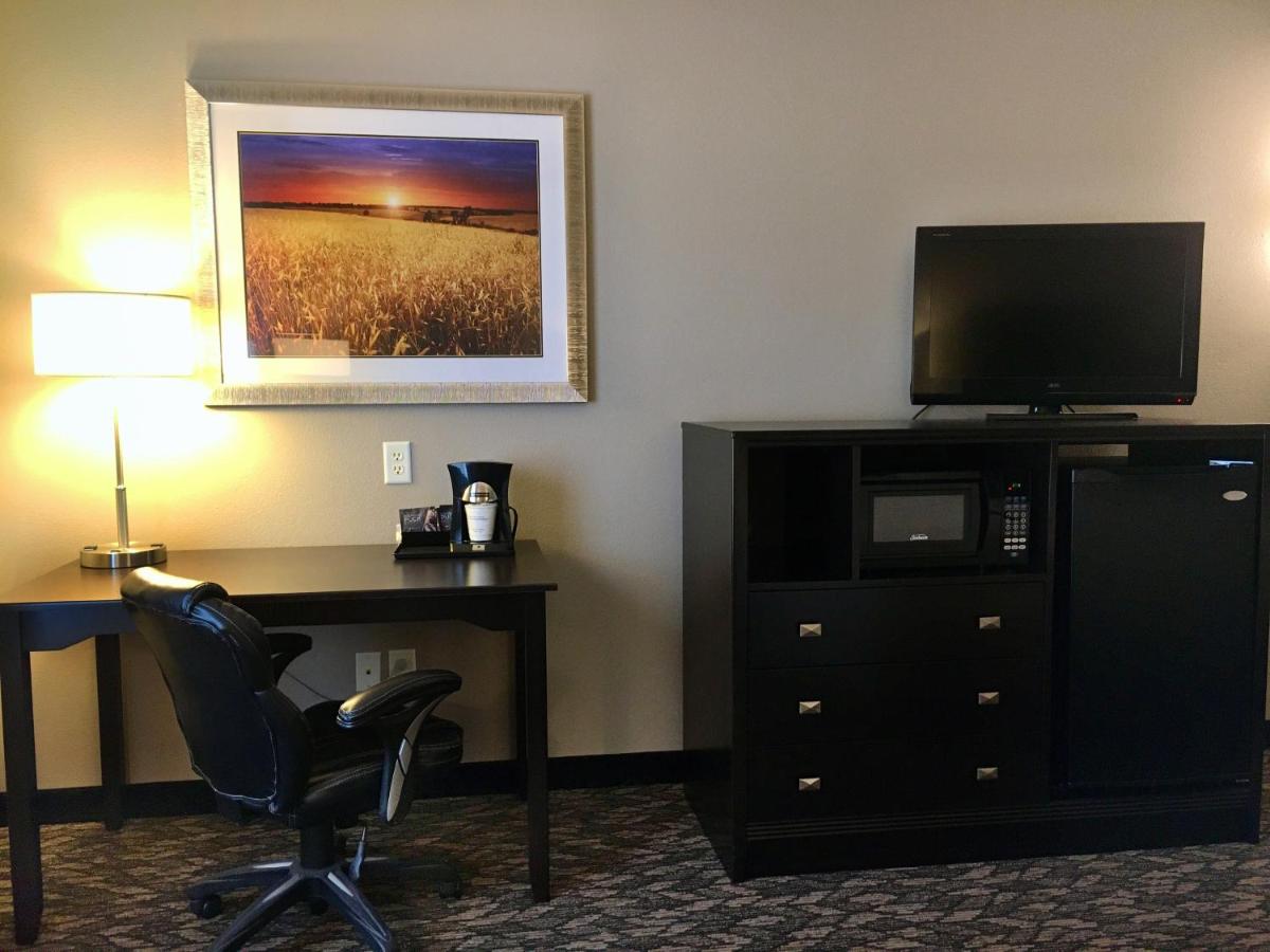 King Room at Best Western Wheatland Inn