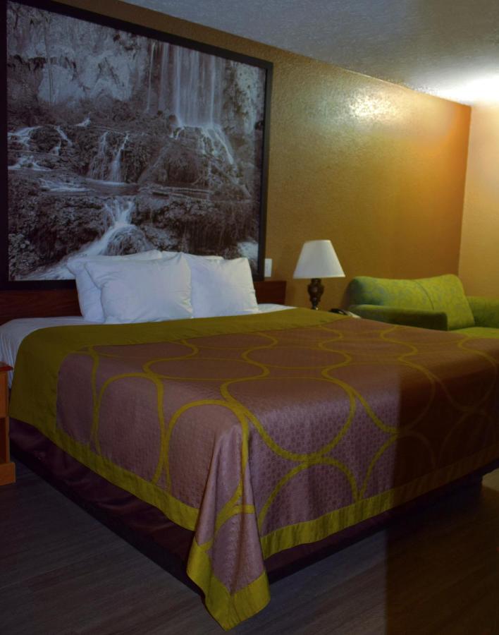 King Room - Non-Smoking at Super 8 by Wyndham Fort Chiswell/Wytheville Area