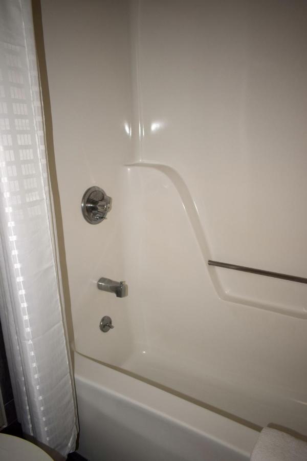 King Room - Non-Smoking at Super 8 by Wyndham Fort Chiswell/Wytheville Area