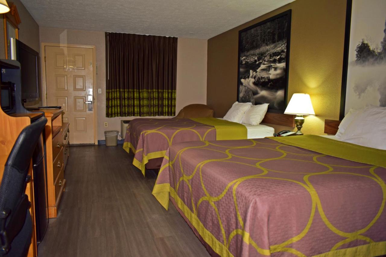 Queen Room with Two Queen Beds - Non-Smoking at Super 8 by Wyndham Fort Chiswell/Wytheville Area