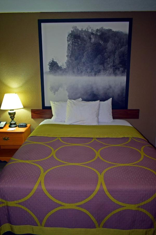 Queen Room with Two Queen Beds - Non-Smoking at Super 8 by Wyndham Fort Chiswell/Wytheville Area