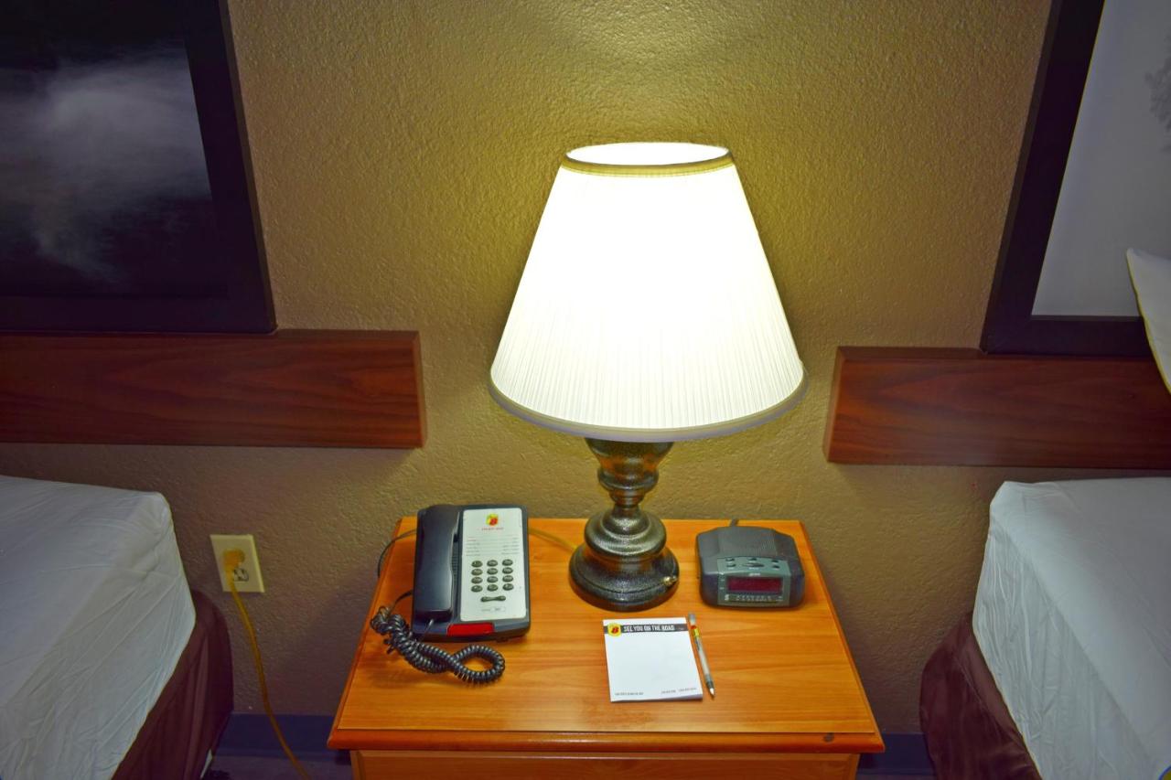 Queen Room with Two Queen Beds - Non-Smoking at Super 8 by Wyndham Fort Chiswell/Wytheville Area