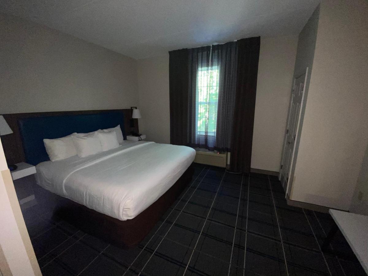 King Suite - Accessible/Non-Smoking at Comfort Suites Airport